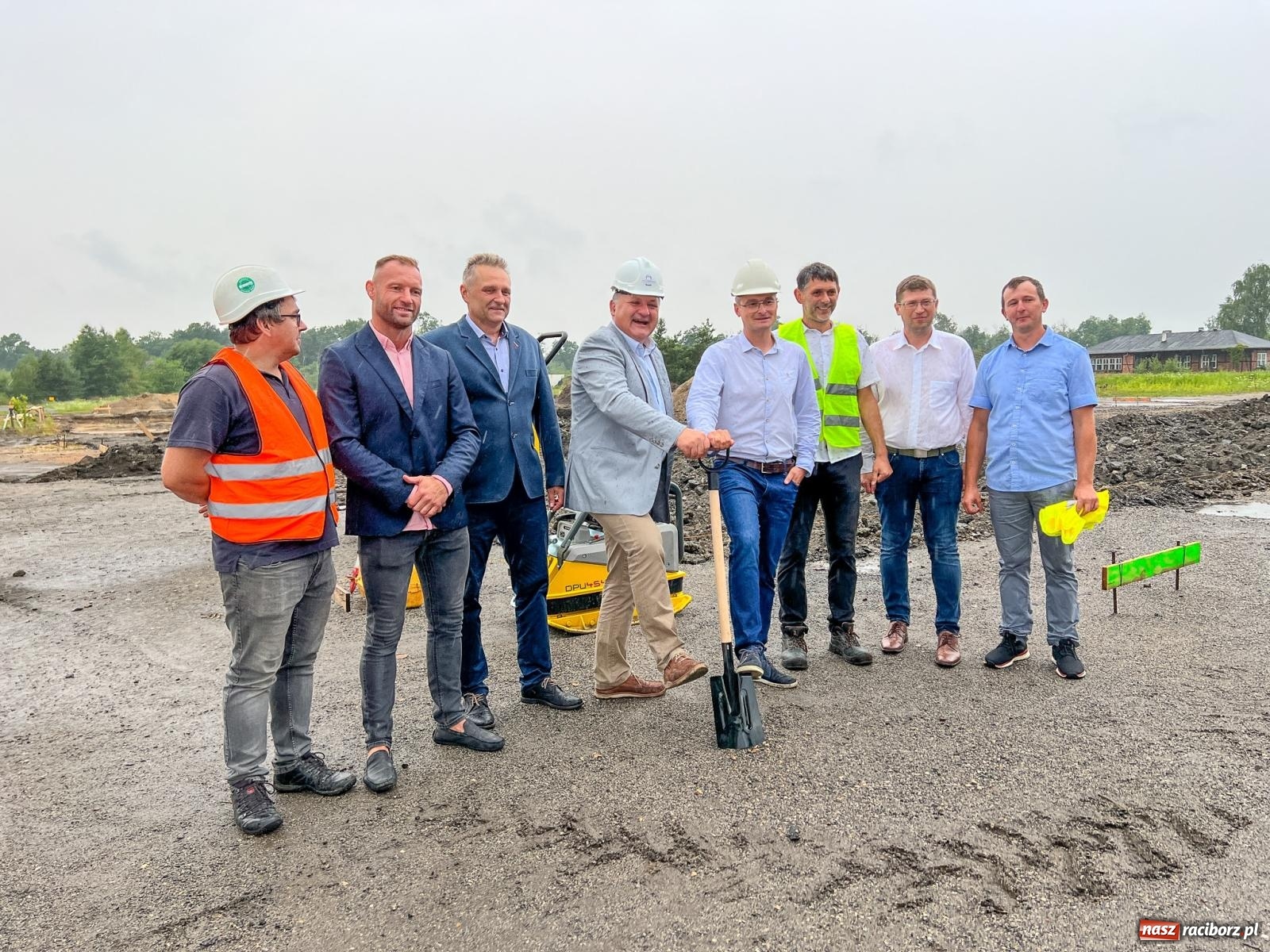 Zdjęcie w galerii na portalu naszraciborz.pl: Solpak ruszył z budową zakładu w Kuźni Raciborskiej [FOTO i WIDEO] wiadomości z regionu