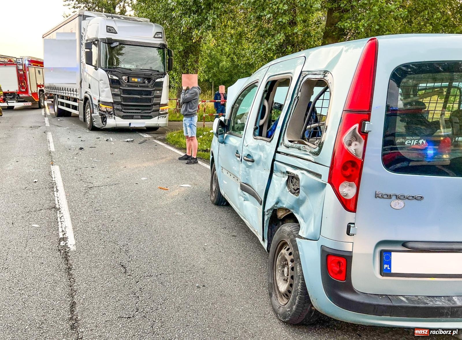 Zdjęcie w galerii na portalu naszraciborz.pl: Zderzenie ciężarówki z osobówką w Babicach [FOTO] wiadomości z regionu