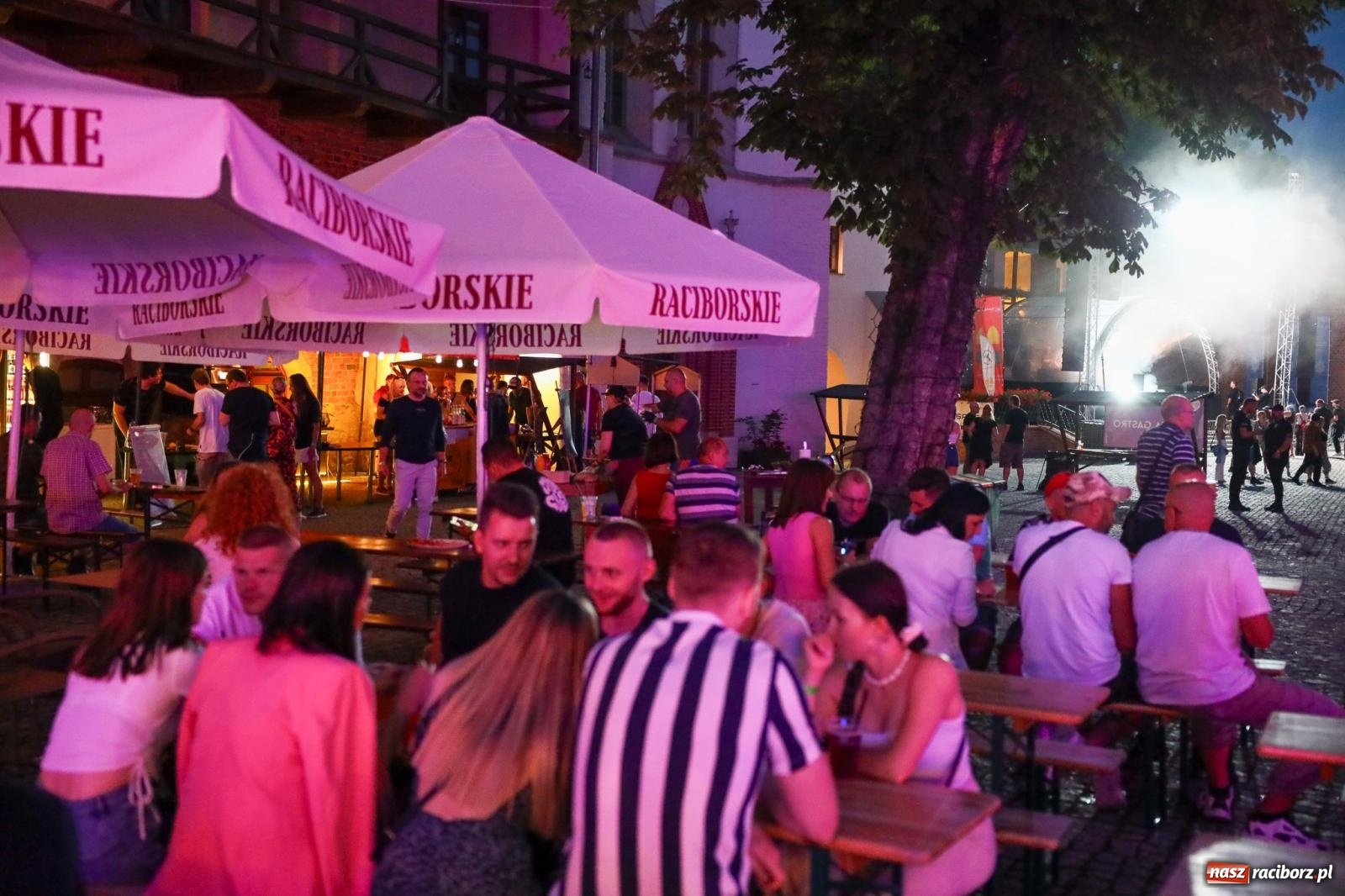 Zdjęcie w galerii na portalu naszraciborz.pl: FULL MOON na raciborskim zamku [FOTO i WIDEO] wiadomości z regionu