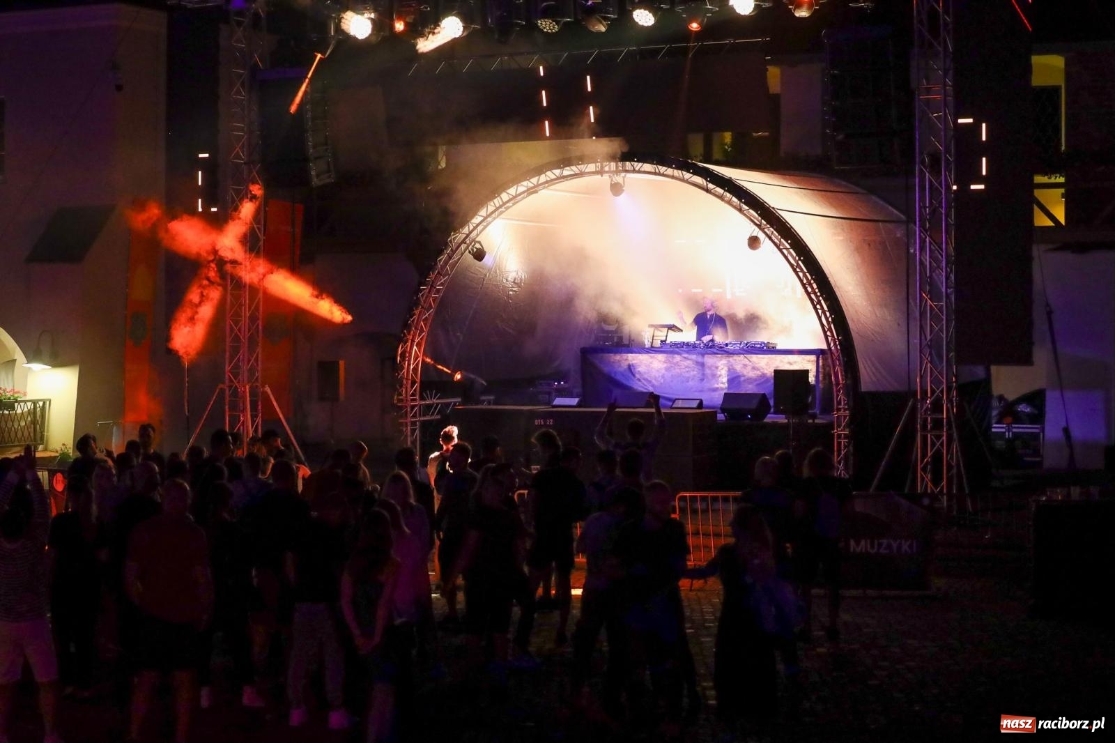 Zdjęcie w galerii na portalu naszraciborz.pl: FULL MOON na raciborskim zamku [FOTO i WIDEO] wiadomości z regionu