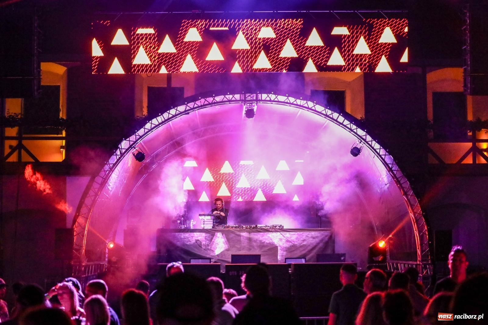 Zdjęcie w galerii na portalu naszraciborz.pl: FULL MOON na raciborskim zamku [FOTO i WIDEO] wiadomości z regionu