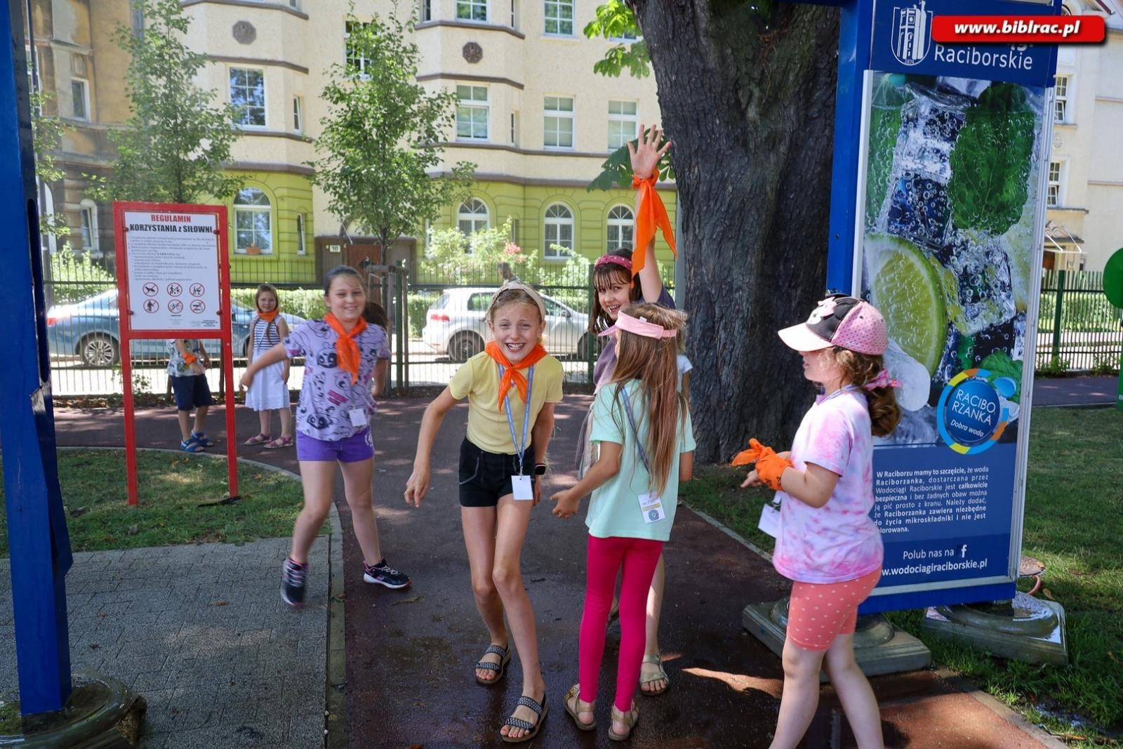 Zdjęcie w galerii na portalu naszraciborz.pl: Gdy patrzysz w gwiazdy patrzysz w przeszłość – Letni Wehikuł Czasu w Bibliotece wiadomości z regionu