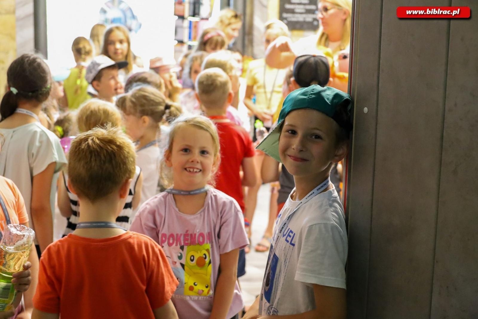 Zdjęcie w galerii na portalu naszraciborz.pl: Gdy patrzysz w gwiazdy patrzysz w przeszłość – Letni Wehikuł Czasu w Bibliotece wiadomości z regionu