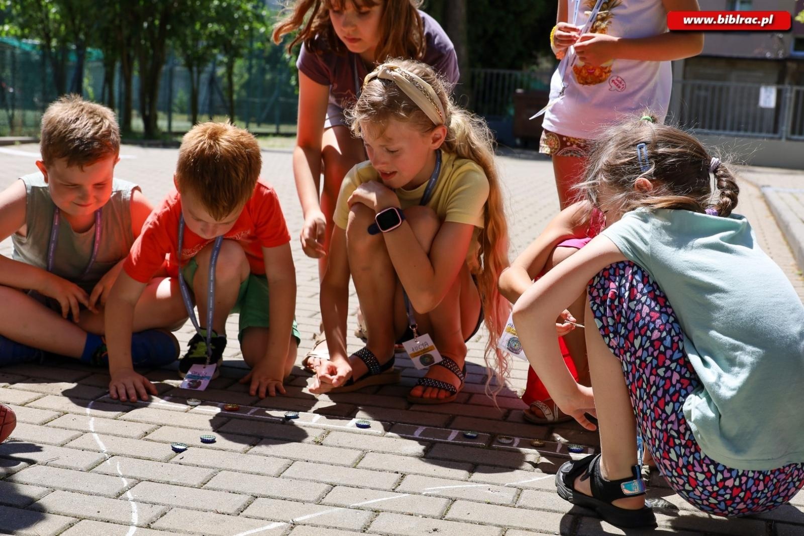 Zdjęcie w galerii na portalu naszraciborz.pl: Gdy patrzysz w gwiazdy patrzysz w przeszłość – Letni Wehikuł Czasu w Bibliotece wiadomości z regionu