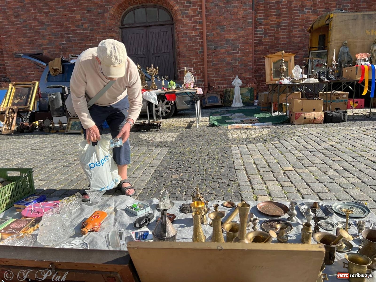 Zdjęcie w galerii na portalu naszraciborz.pl: Lipcowy targ staroci w Raciborzu wiadomości z regionu