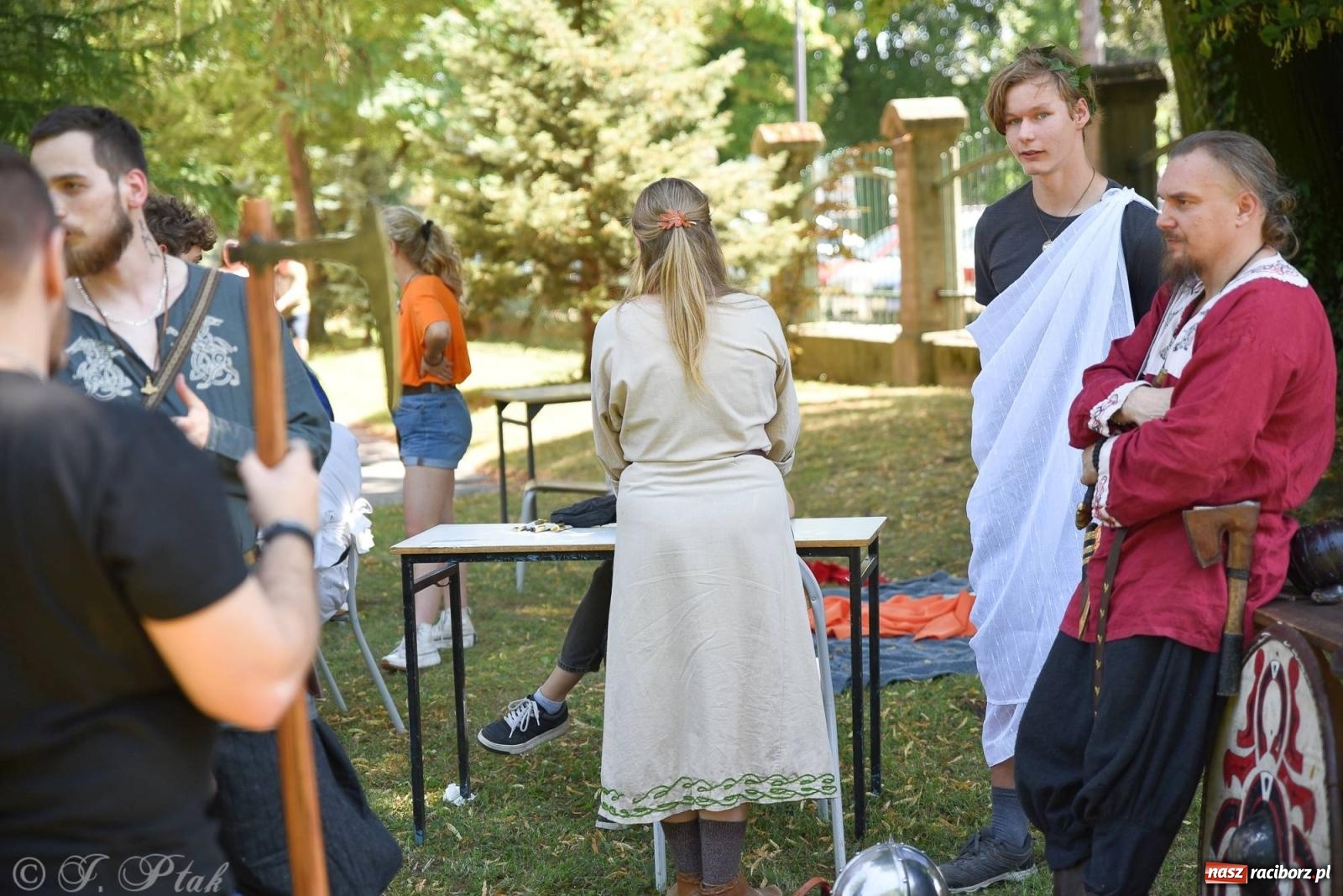 Zdjęcie w galerii na portalu naszraciborz.pl: Gandalf i przyjaciele zawitali do Raciborza [FOTO] wiadomości z regionu