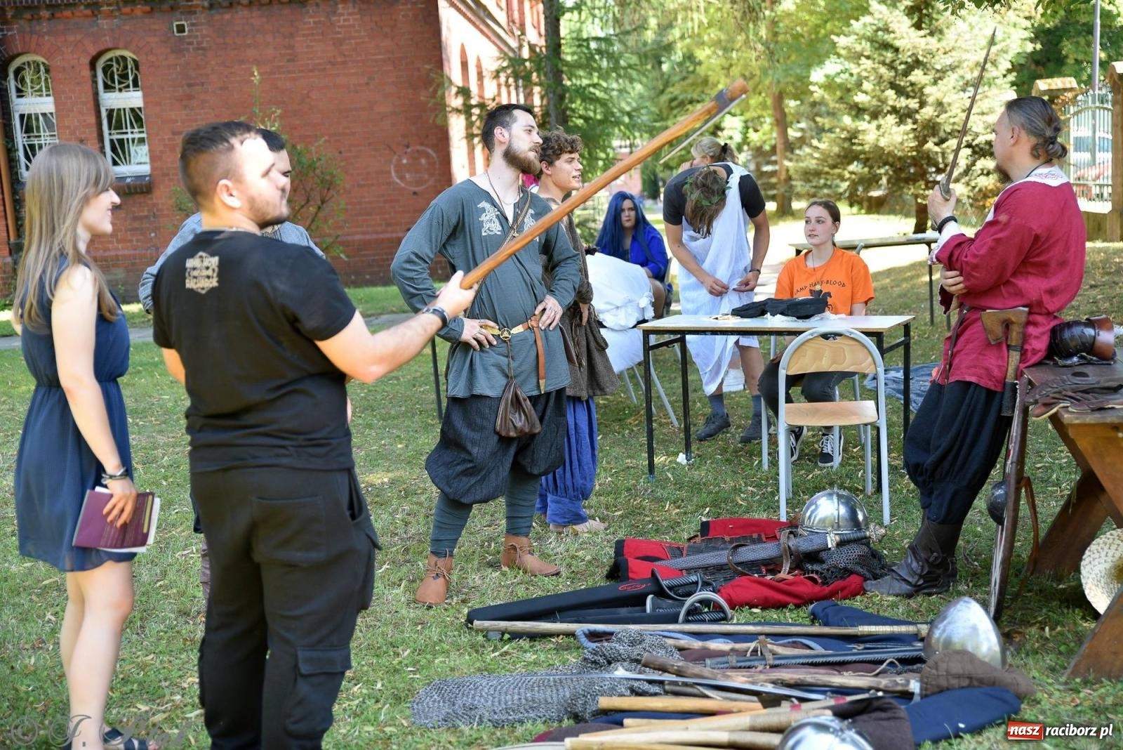 Zdjęcie w galerii na portalu naszraciborz.pl: Gandalf i przyjaciele zawitali do Raciborza [FOTO] wiadomości z regionu