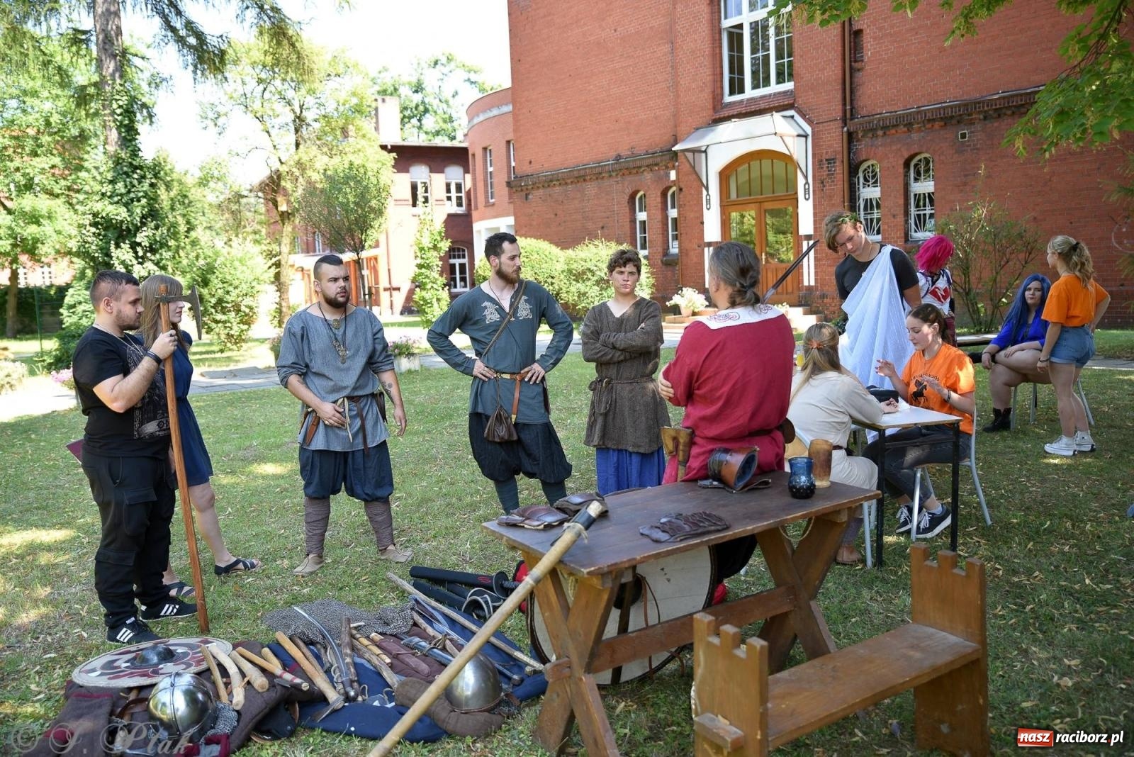 Zdjęcie w galerii na portalu naszraciborz.pl: Gandalf i przyjaciele zawitali do Raciborza [FOTO] wiadomości z regionu
