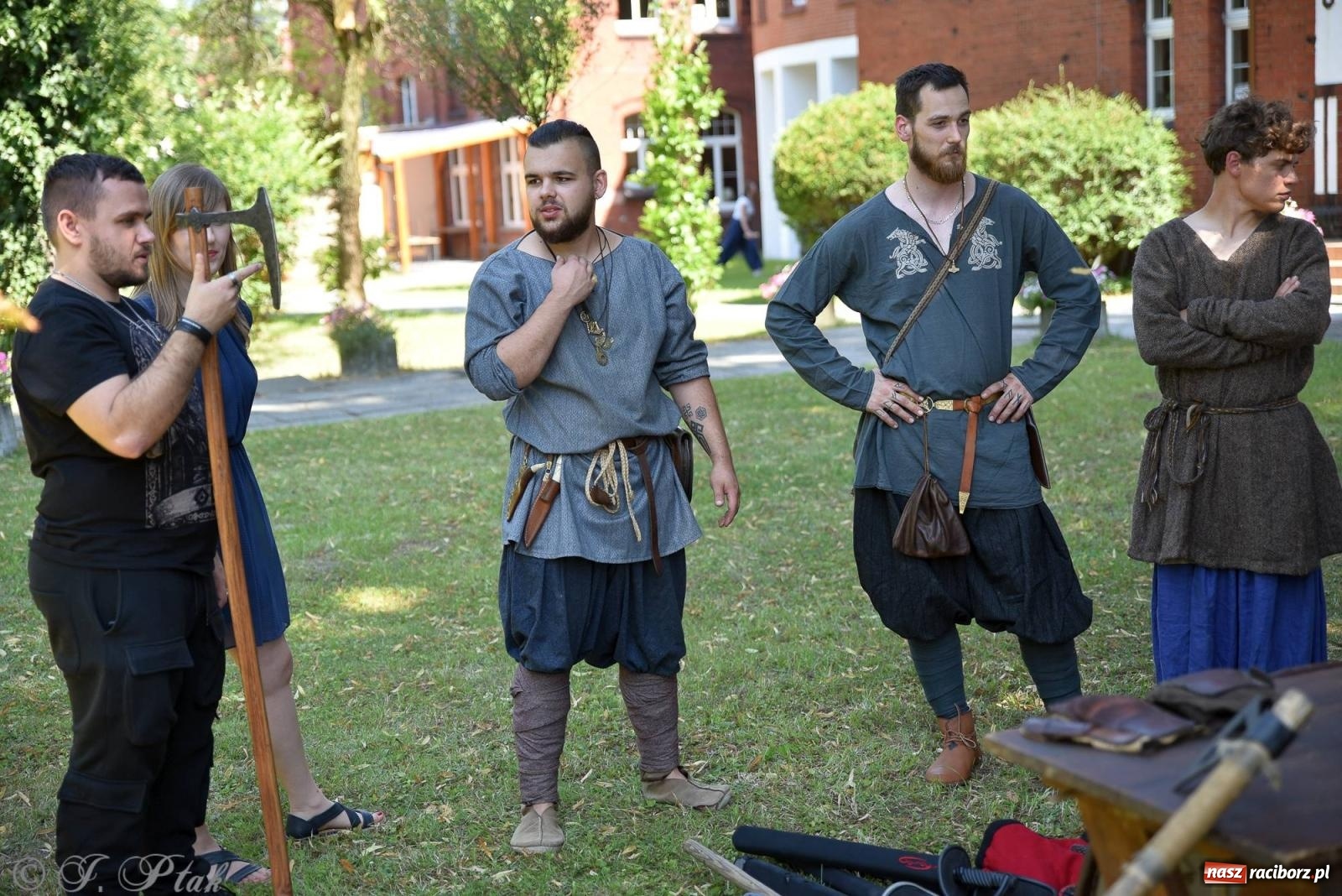 Zdjęcie w galerii na portalu naszraciborz.pl: Gandalf i przyjaciele zawitali do Raciborza [FOTO] wiadomości z regionu