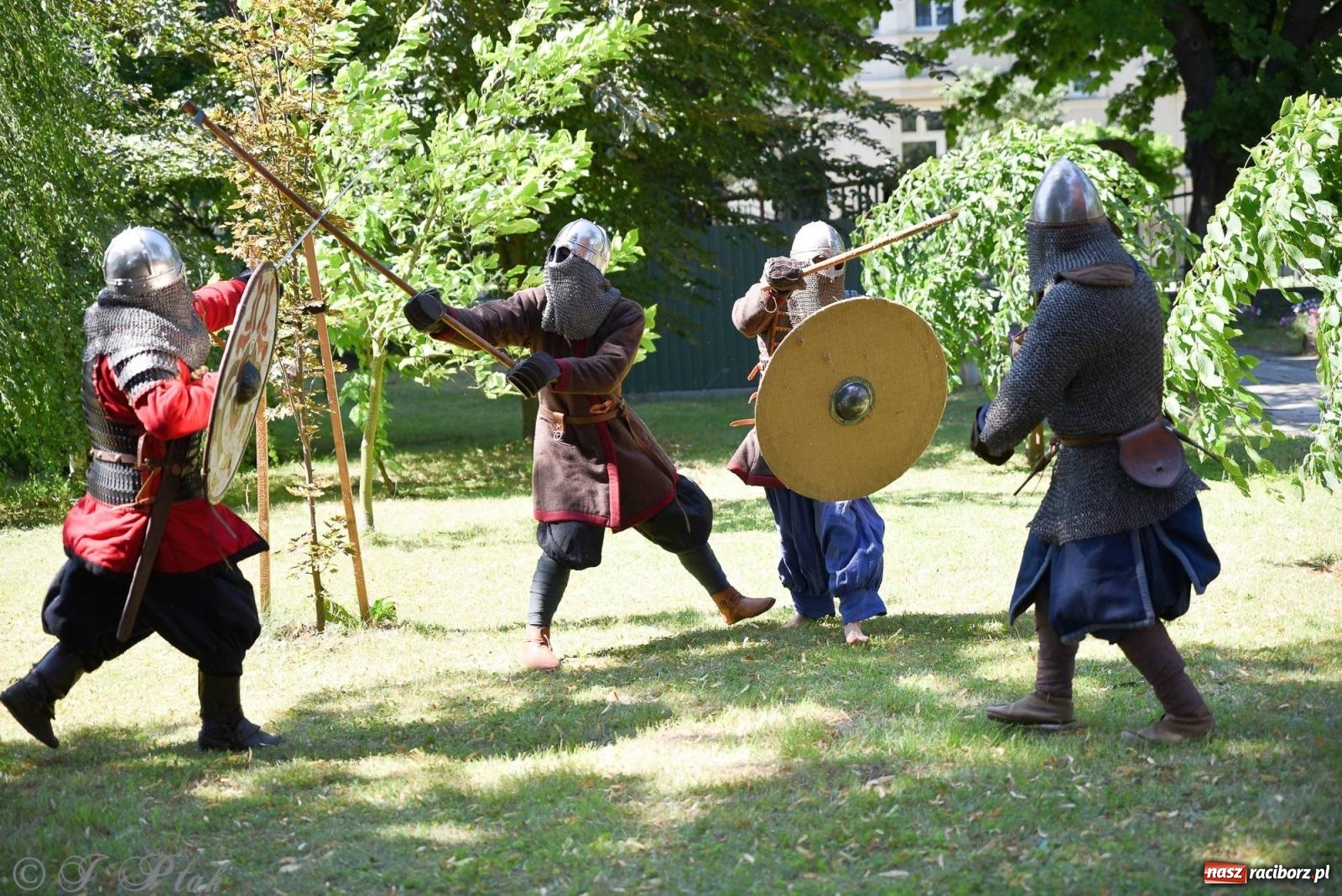 Zdjęcie w galerii na portalu naszraciborz.pl: Gandalf i przyjaciele zawitali do Raciborza [FOTO] wiadomości z regionu