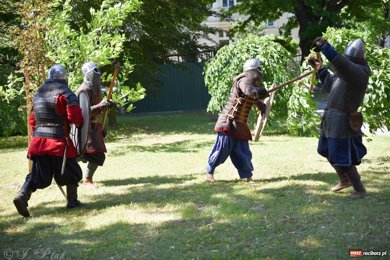 Zdjęcie w galerii na portalu naszraciborz.pl: Gandalf i przyjaciele zawitali do Raciborza [FOTO] wiadomości z regionu