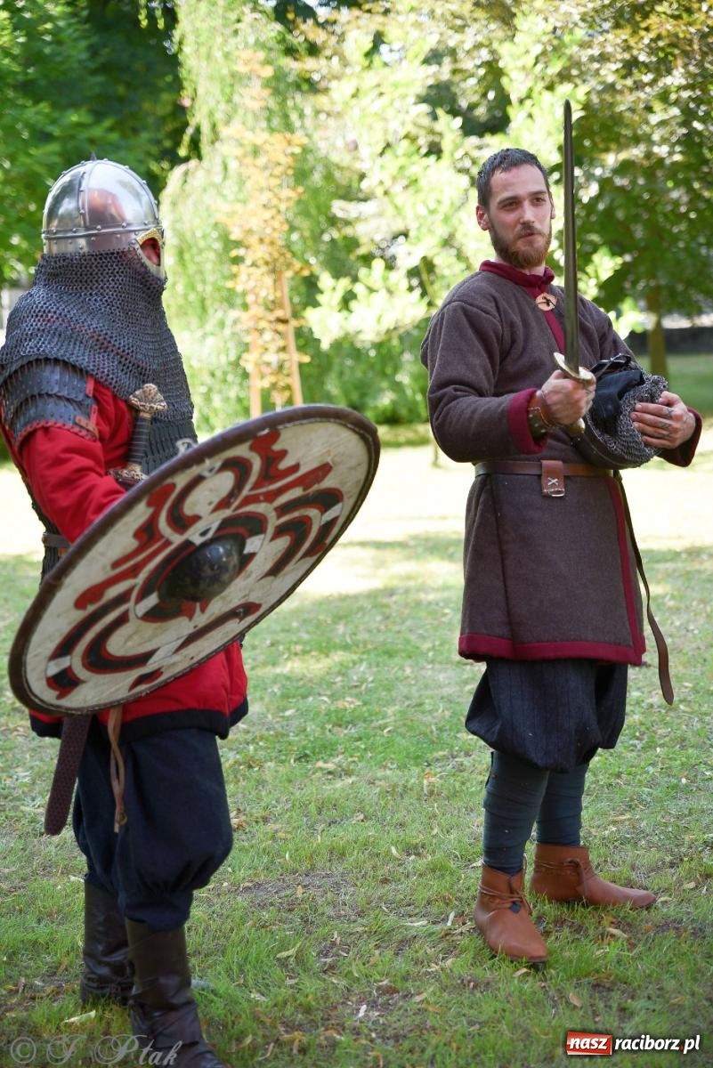Zdjęcie w galerii na portalu naszraciborz.pl: Gandalf i przyjaciele zawitali do Raciborza [FOTO] wiadomości z regionu
