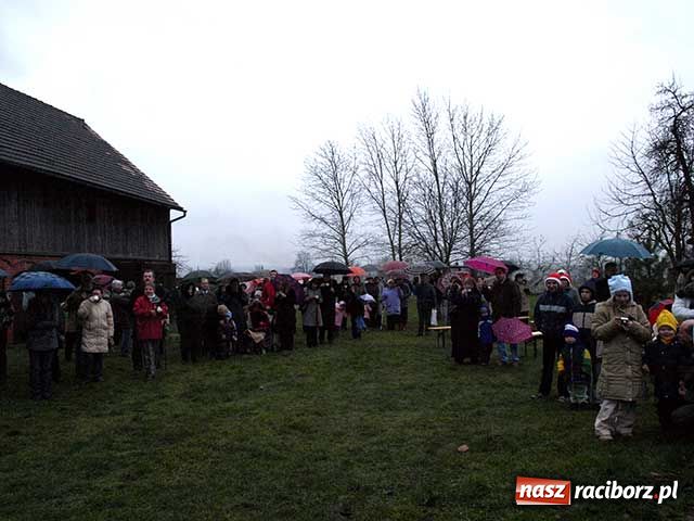 Zdjęcie w galerii na portalu naszraciborz.pl: Didżej proboszcz i farski ogród wiadomości z regionu