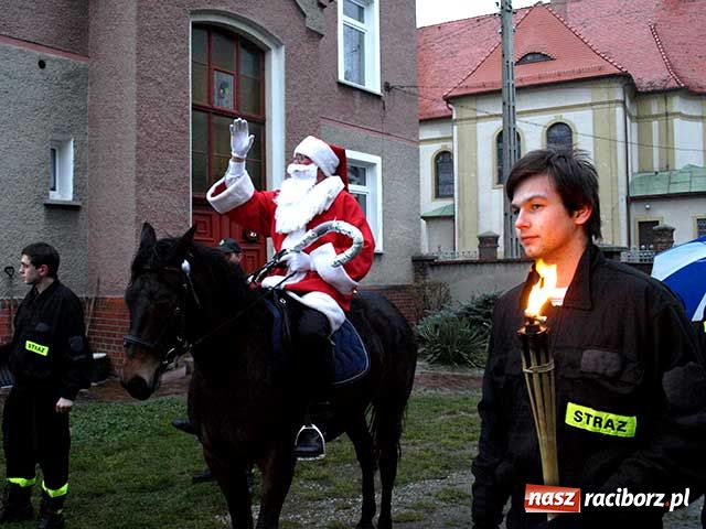 Zdjęcie w galerii na portalu naszraciborz.pl: Didżej proboszcz i farski ogród wiadomości z regionu