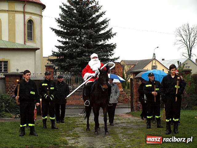 Zdjęcie w galerii na portalu naszraciborz.pl: Didżej proboszcz i farski ogród wiadomości z regionu