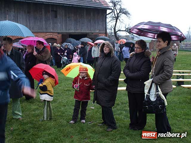 Zdjęcie w galerii na portalu naszraciborz.pl: Didżej proboszcz i farski ogród wiadomości z regionu