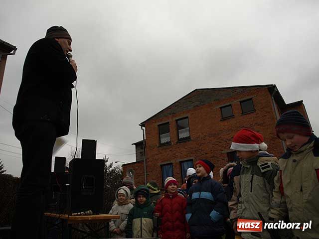 Zdjęcie w galerii na portalu naszraciborz.pl: Didżej proboszcz i farski ogród wiadomości z regionu