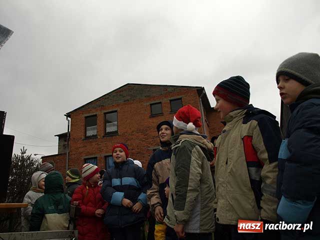 Zdjęcie w galerii na portalu naszraciborz.pl: Didżej proboszcz i farski ogród wiadomości z regionu