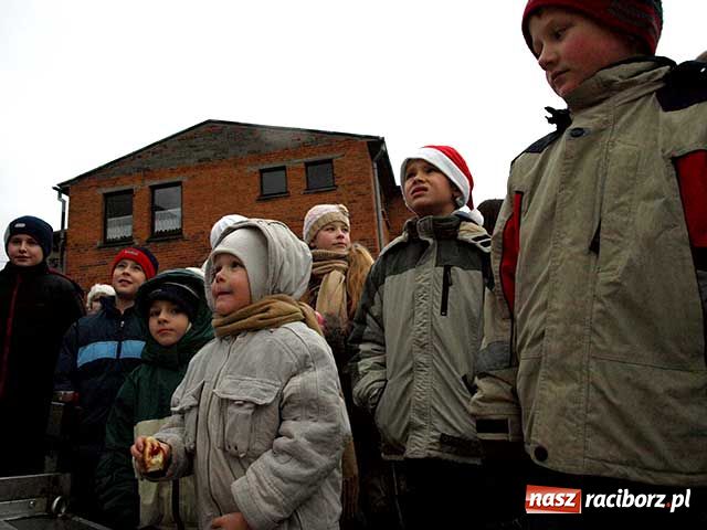 Zdjęcie w galerii na portalu naszraciborz.pl: Didżej proboszcz i farski ogród wiadomości z regionu