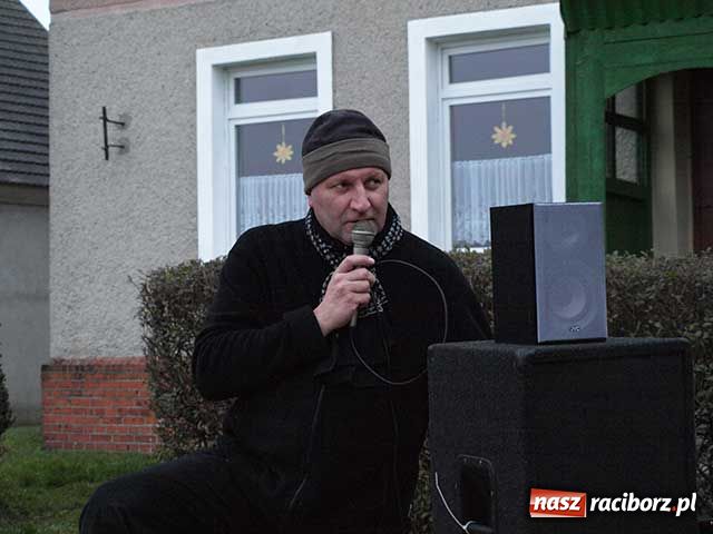 Zdjęcie w galerii na portalu naszraciborz.pl: Didżej proboszcz i farski ogród wiadomości z regionu