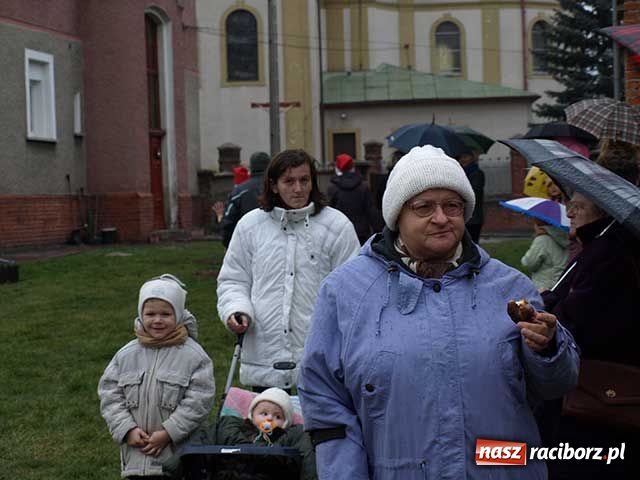 Zdjęcie w galerii na portalu naszraciborz.pl: Didżej proboszcz i farski ogród wiadomości z regionu