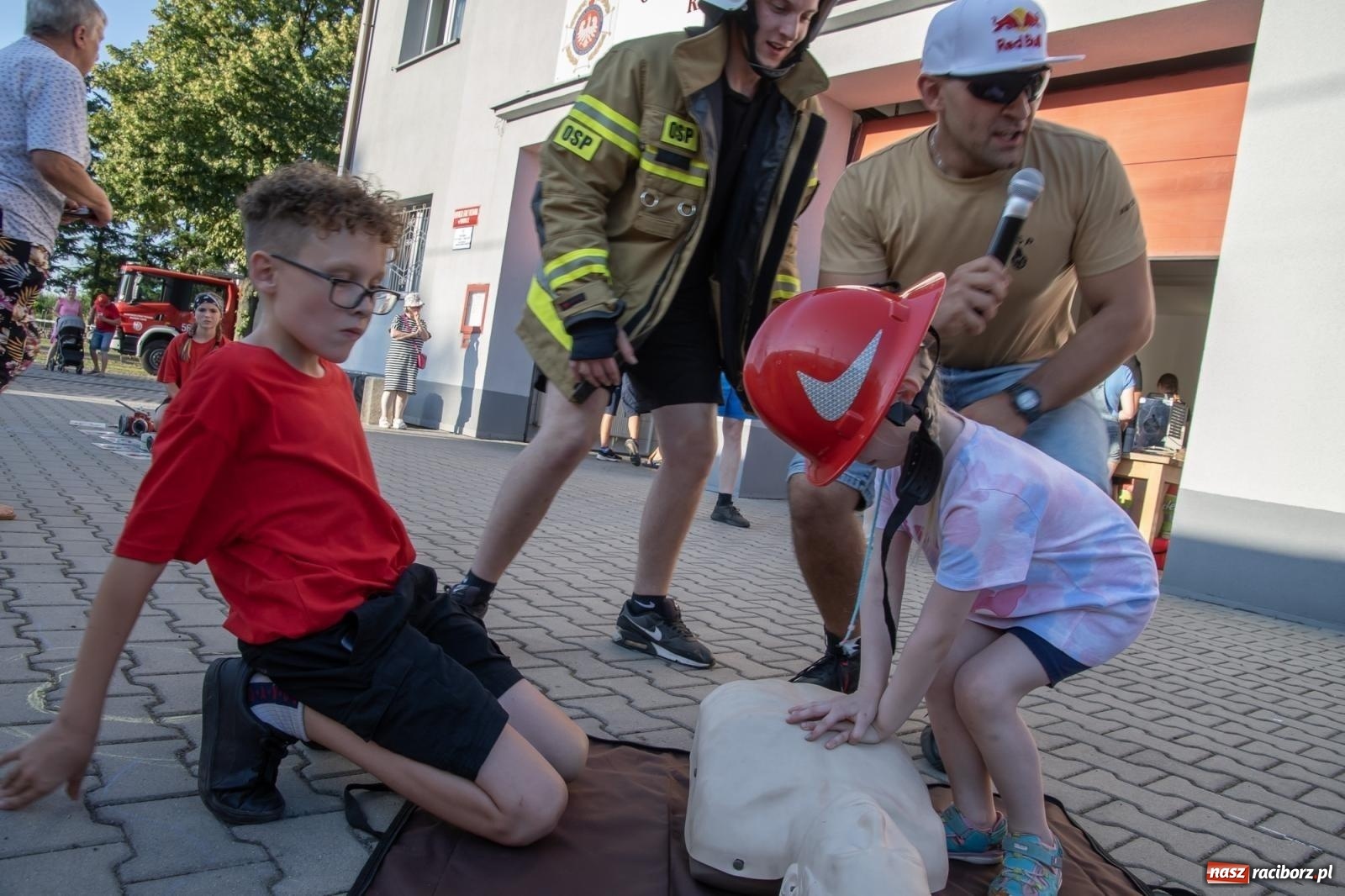 Zdjęcie w galerii na portalu naszraciborz.pl: Rodzinny festyn strażacki w Sudole. W akcji młodzi strażacy [FOTO i WIDEO] wiadomości z regionu