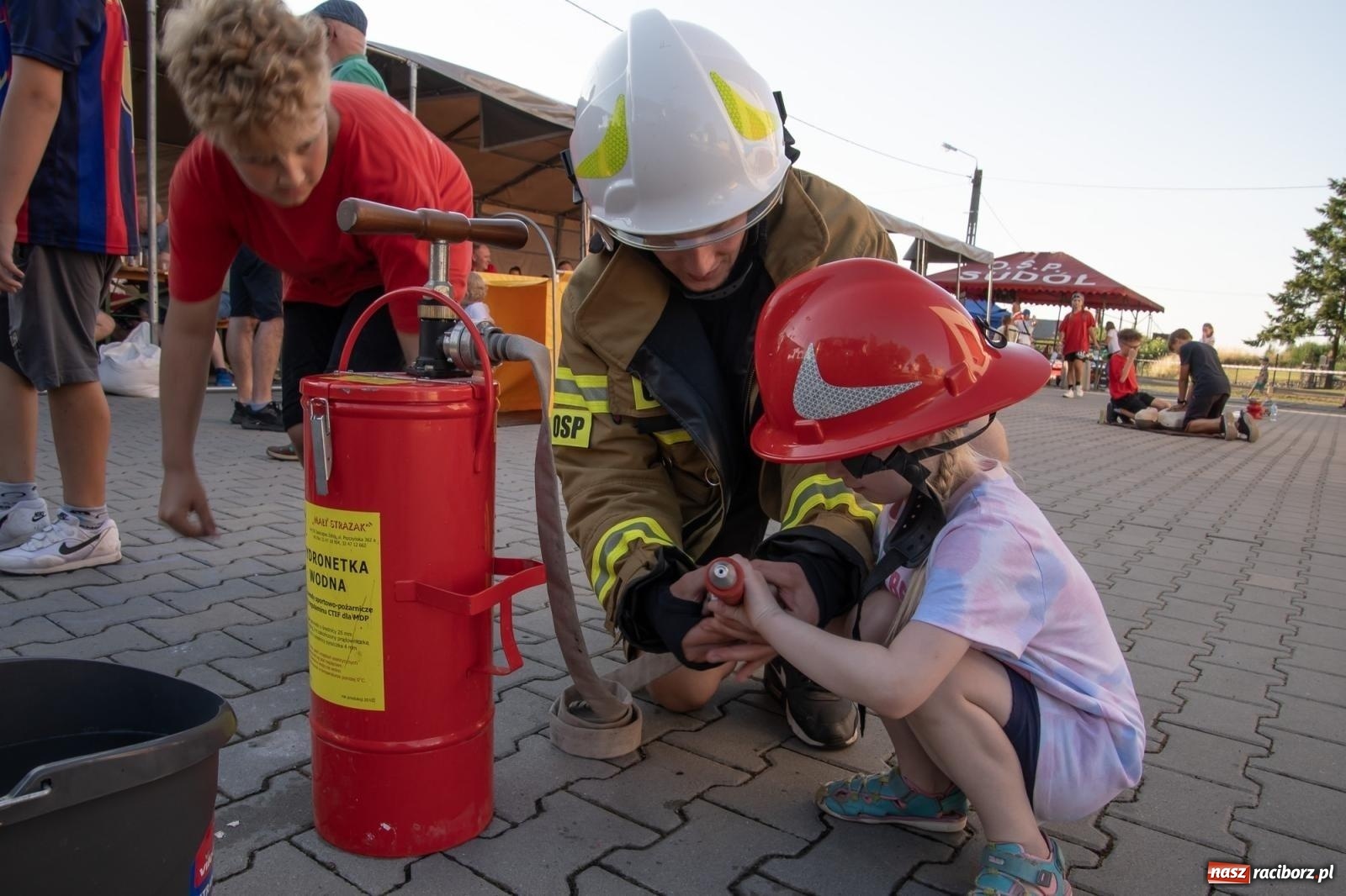 Zdjęcie w galerii na portalu naszraciborz.pl: Rodzinny festyn strażacki w Sudole. W akcji młodzi strażacy [FOTO i WIDEO] wiadomości z regionu
