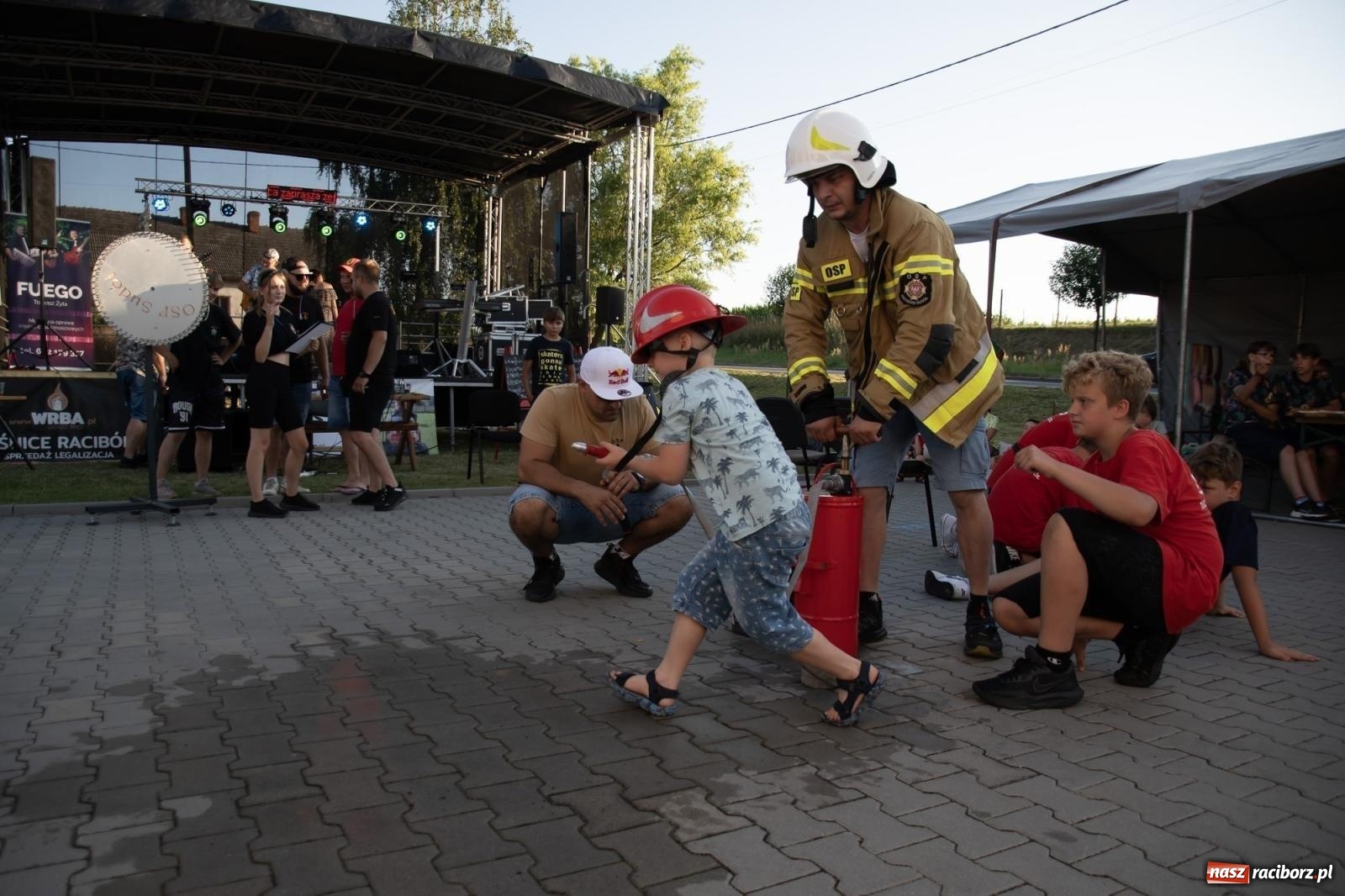 Zdjęcie w galerii na portalu naszraciborz.pl: Rodzinny festyn strażacki w Sudole. W akcji młodzi strażacy [FOTO i WIDEO] wiadomości z regionu