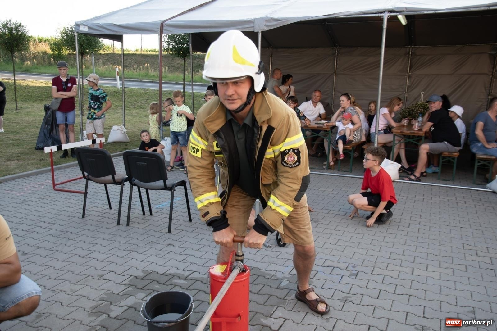Zdjęcie w galerii na portalu naszraciborz.pl: Rodzinny festyn strażacki w Sudole. W akcji młodzi strażacy [FOTO i WIDEO] wiadomości z regionu