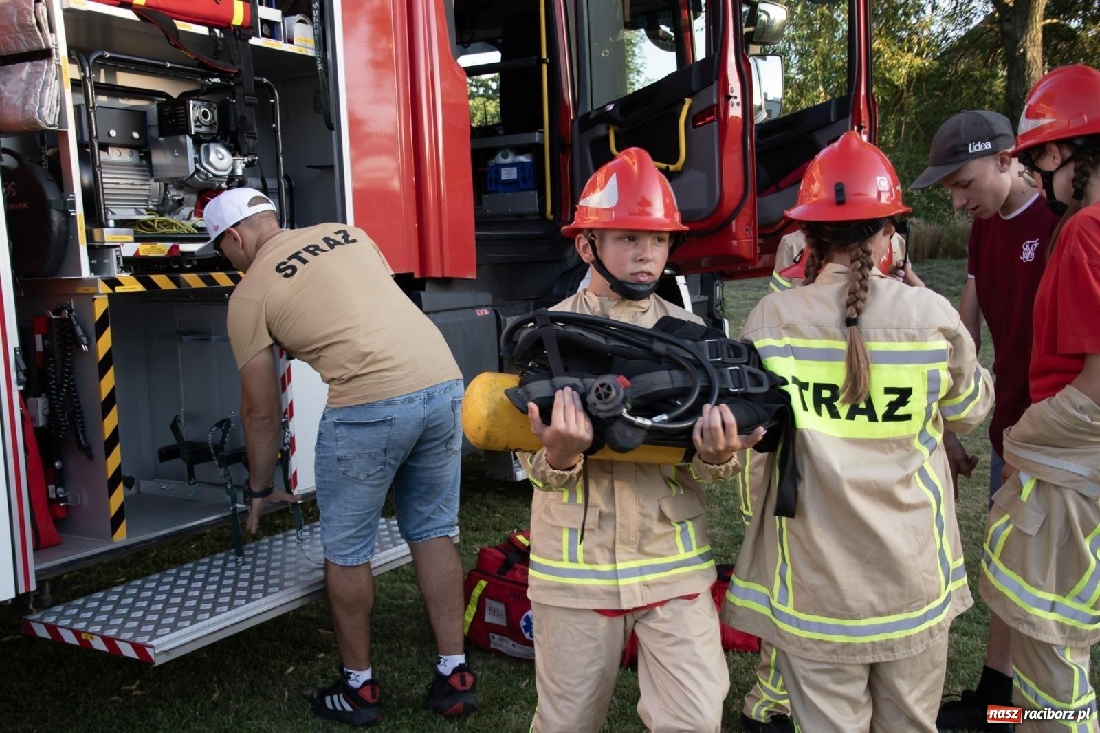 Zdjęcie w galerii na portalu naszraciborz.pl: Rodzinny festyn strażacki w Sudole. W akcji młodzi strażacy [FOTO i WIDEO] wiadomości z regionu