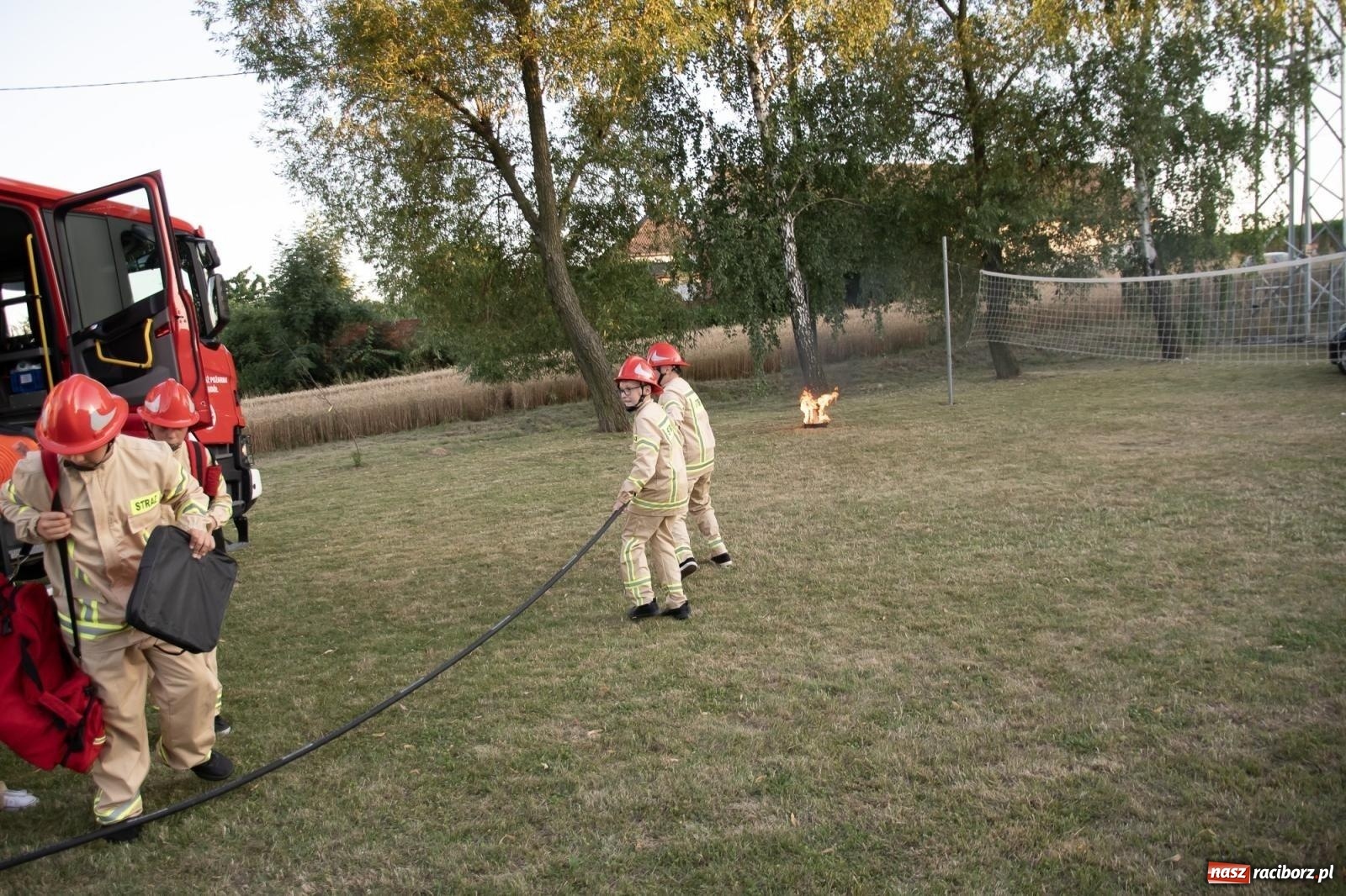 Zdjęcie w galerii na portalu naszraciborz.pl: Rodzinny festyn strażacki w Sudole. W akcji młodzi strażacy [FOTO i WIDEO] wiadomości z regionu