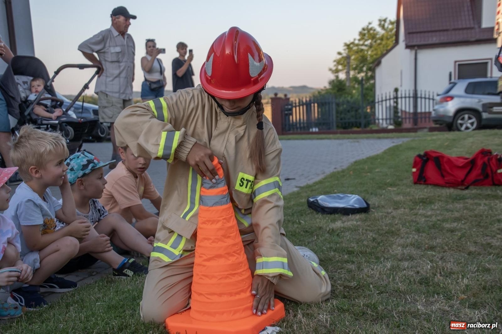 Zdjęcie w galerii na portalu naszraciborz.pl: Rodzinny festyn strażacki w Sudole. W akcji młodzi strażacy [FOTO i WIDEO] wiadomości z regionu