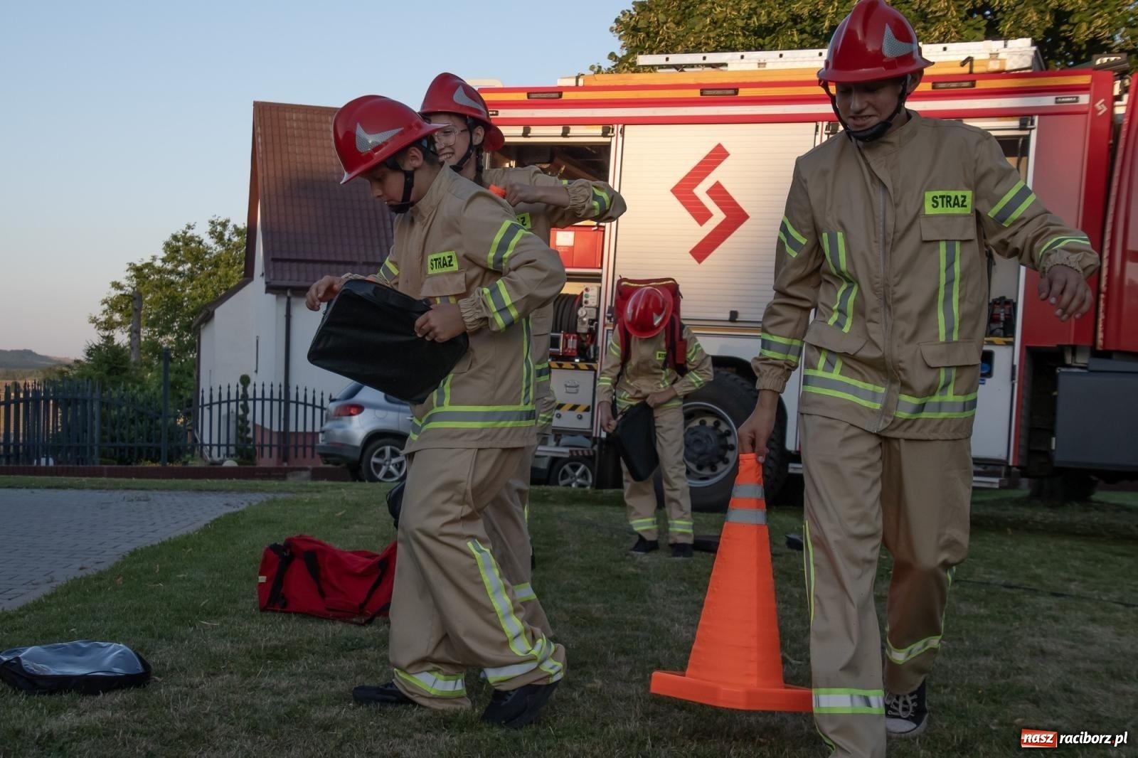 Zdjęcie w galerii na portalu naszraciborz.pl: Rodzinny festyn strażacki w Sudole. W akcji młodzi strażacy [FOTO i WIDEO] wiadomości z regionu