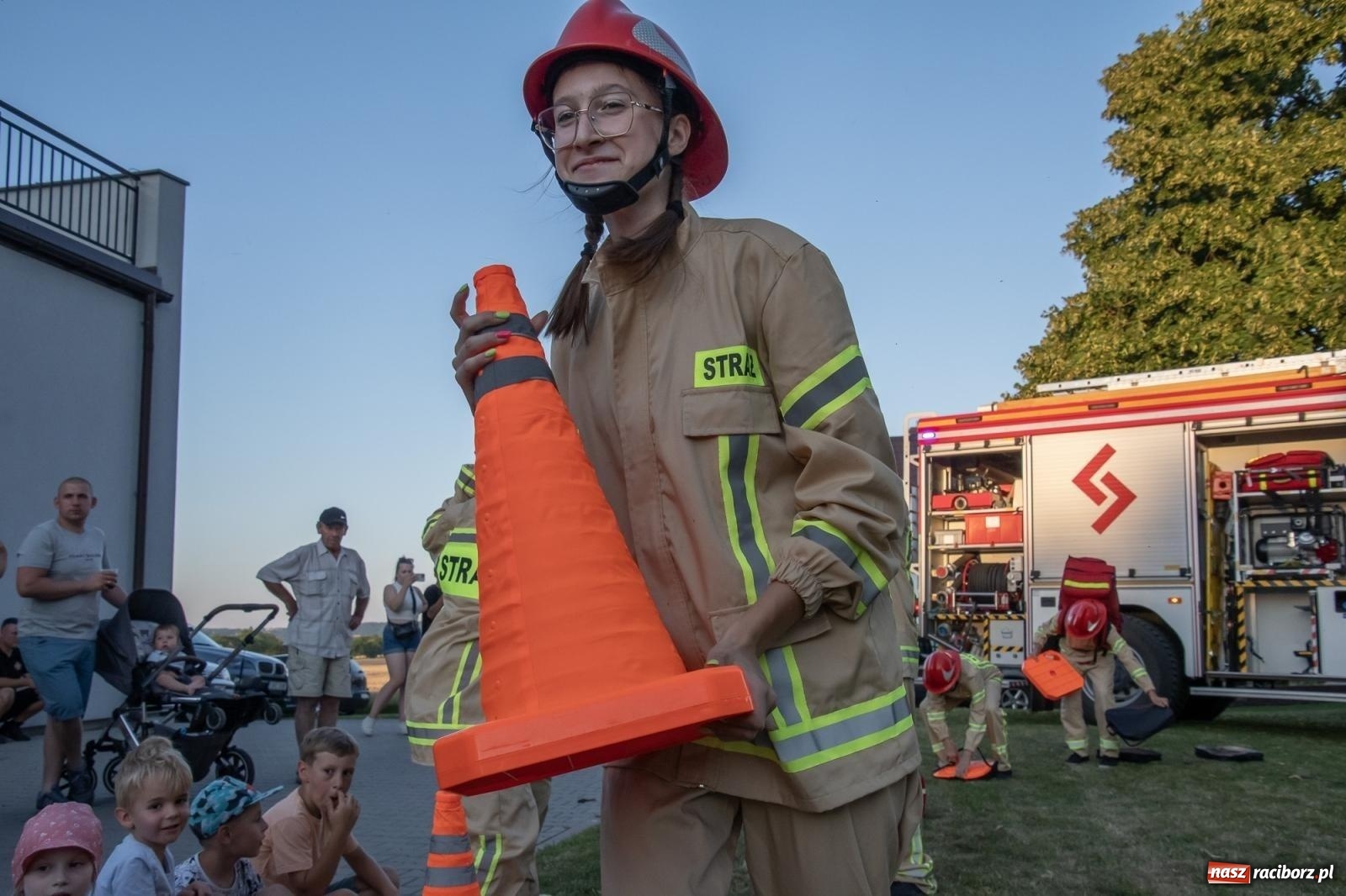 Zdjęcie w galerii na portalu naszraciborz.pl: Rodzinny festyn strażacki w Sudole. W akcji młodzi strażacy [FOTO i WIDEO] wiadomości z regionu