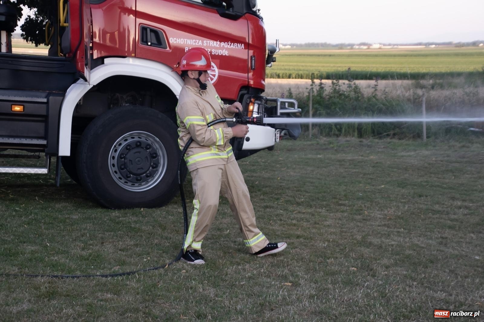 Zdjęcie w galerii na portalu naszraciborz.pl: Rodzinny festyn strażacki w Sudole. W akcji młodzi strażacy [FOTO i WIDEO] wiadomości z regionu