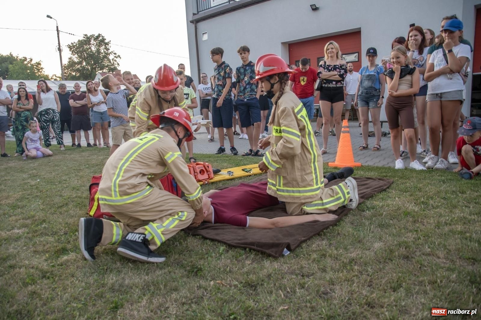 Zdjęcie w galerii na portalu naszraciborz.pl: Rodzinny festyn strażacki w Sudole. W akcji młodzi strażacy [FOTO i WIDEO] wiadomości z regionu