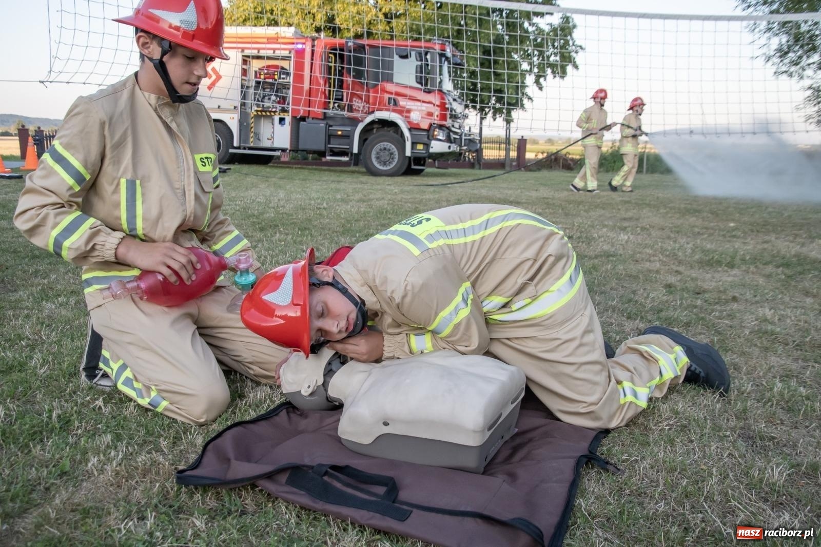 Zdjęcie w galerii na portalu naszraciborz.pl: Rodzinny festyn strażacki w Sudole. W akcji młodzi strażacy [FOTO i WIDEO] wiadomości z regionu