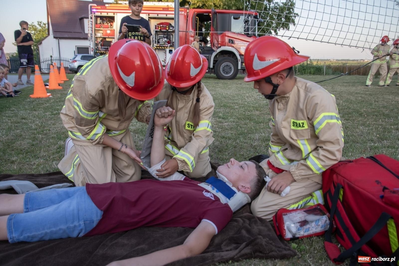 Zdjęcie w galerii na portalu naszraciborz.pl: Rodzinny festyn strażacki w Sudole. W akcji młodzi strażacy [FOTO i WIDEO] wiadomości z regionu