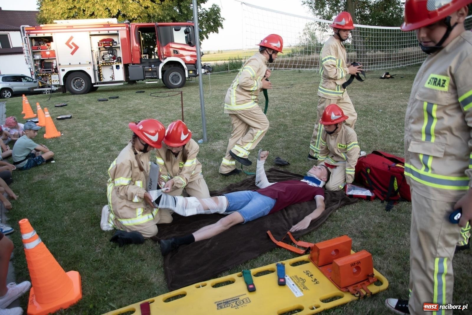 Zdjęcie w galerii na portalu naszraciborz.pl: Rodzinny festyn strażacki w Sudole. W akcji młodzi strażacy [FOTO i WIDEO] wiadomości z regionu