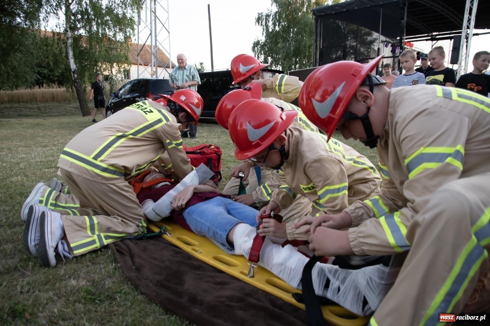 Zdjęcie w galerii na portalu naszraciborz.pl: Rodzinny festyn strażacki w Sudole. W akcji młodzi strażacy [FOTO i WIDEO] wiadomości z regionu