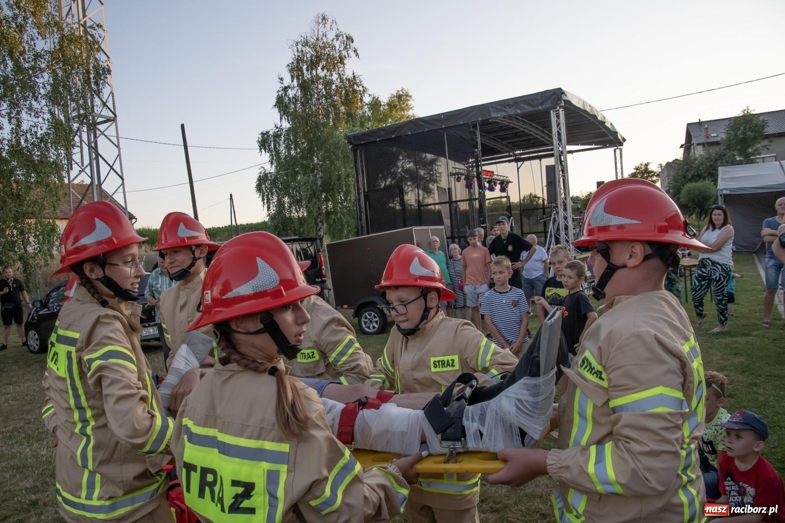 Zdjęcie w galerii na portalu naszraciborz.pl: Rodzinny festyn strażacki w Sudole. W akcji młodzi strażacy [FOTO i WIDEO] wiadomości z regionu