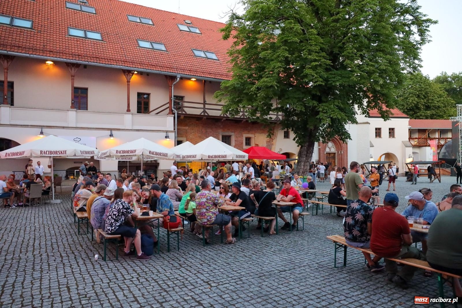 Zdjęcie w galerii na portalu naszraciborz.pl: Full Moon na raciborskim zamku - dzień drugi [FOTO] wiadomości z regionu