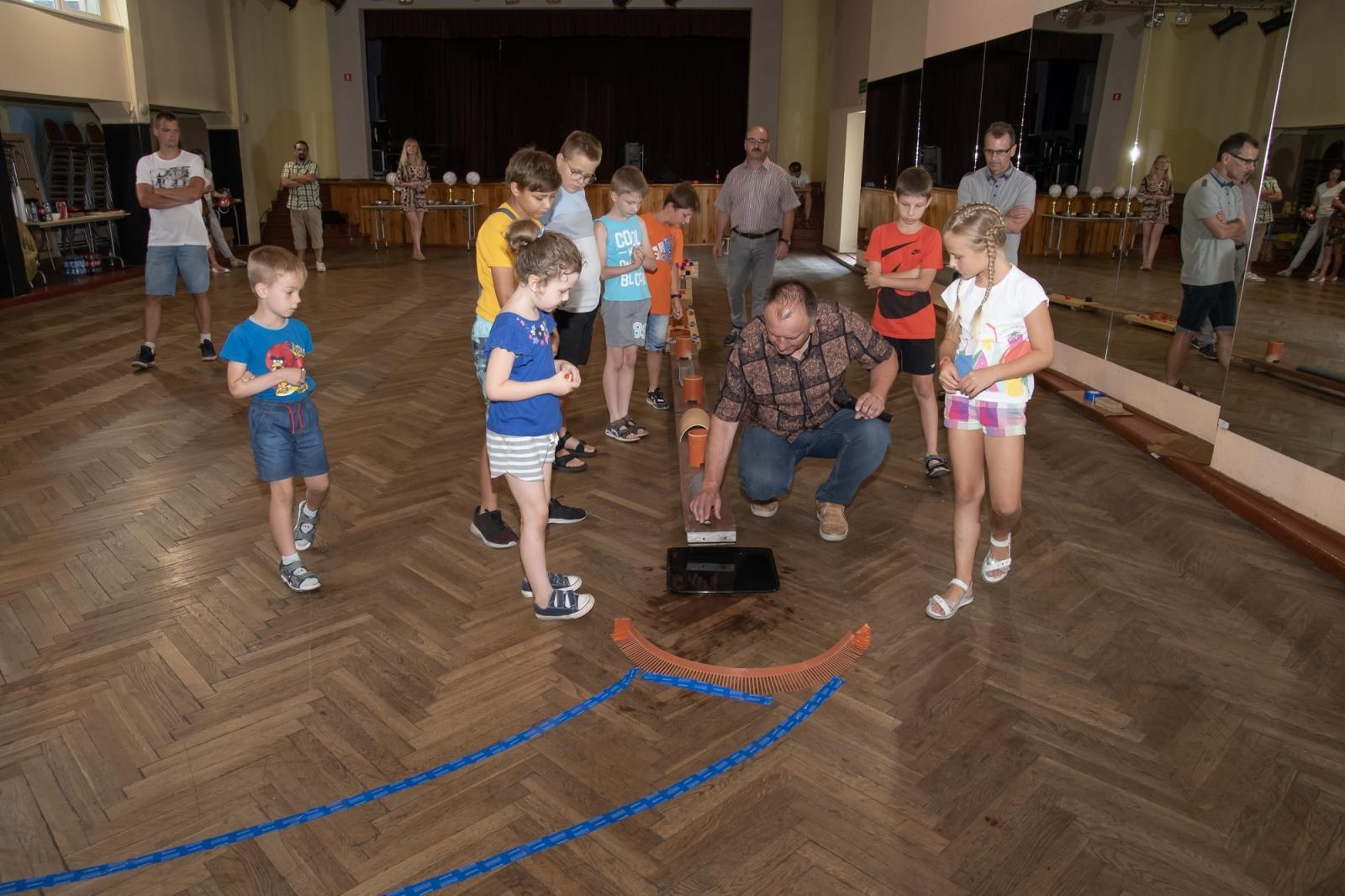 Zdjęcie w galerii na portalu naszraciborz.pl: III Mistrzostwa Gry w Kapsle Kapslomania w Krzanowicach wiadomości z regionu