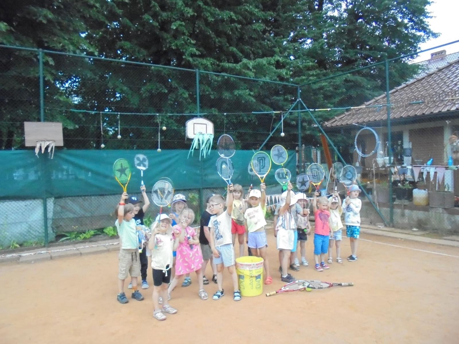 Zdjęcie w galerii na portalu naszraciborz.pl: Motylki opanowały tenisowy kort wiadomości z regionu