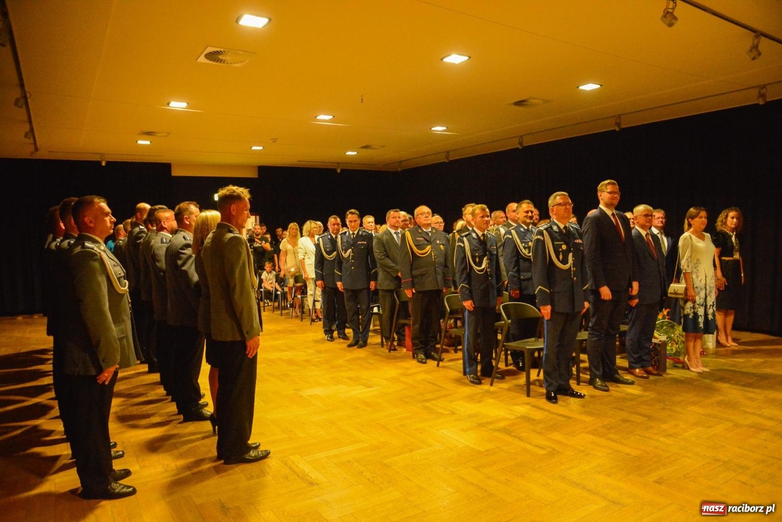 Zdjęcie w galerii na portalu naszraciborz.pl: Szeryf i jego współpracownicy. Raciborska policja świętuje [FOTO i WIDEO] wiadomości z regionu