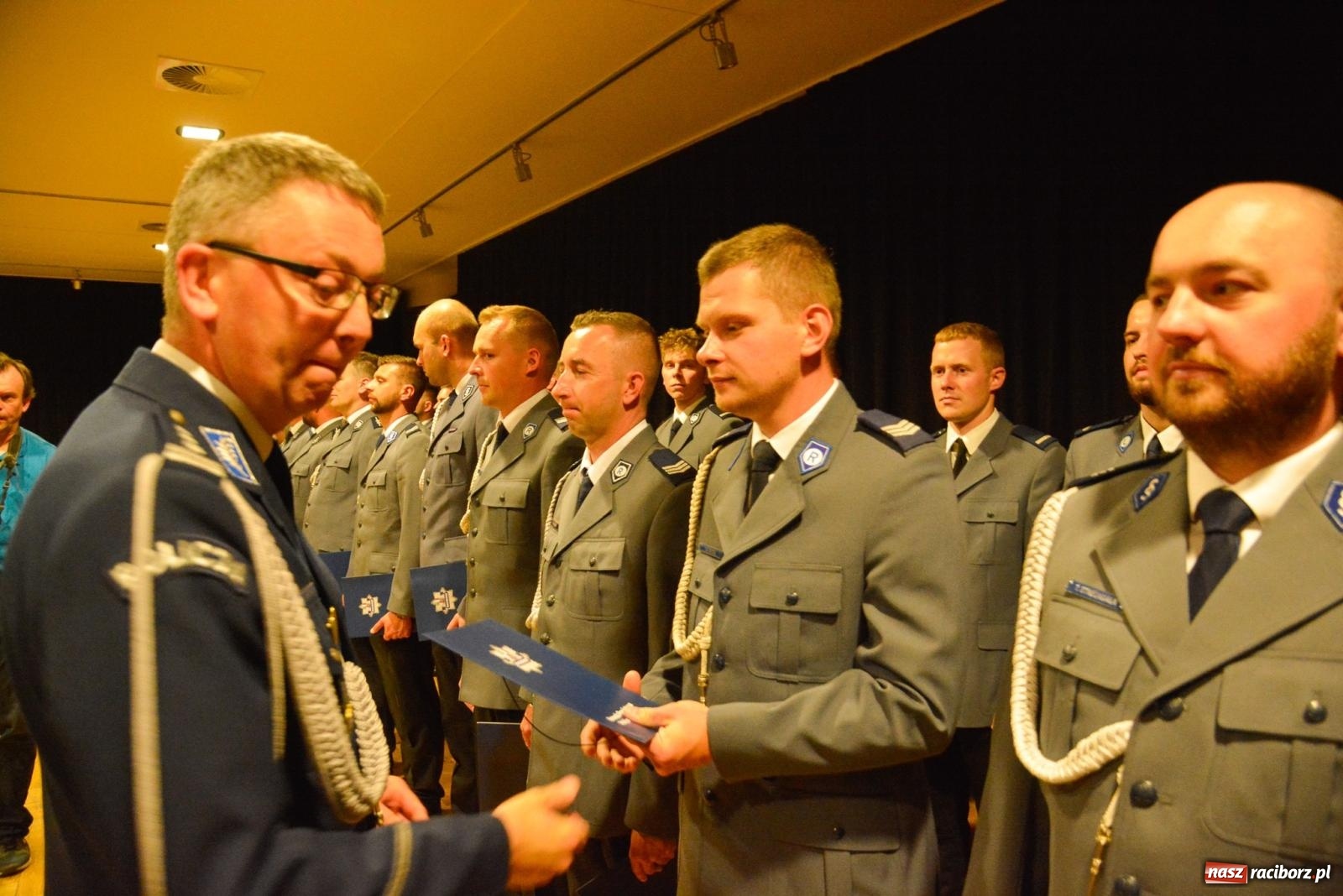 Zdjęcie w galerii na portalu naszraciborz.pl: Szeryf i jego współpracownicy. Raciborska policja świętuje [FOTO i WIDEO] wiadomości z regionu