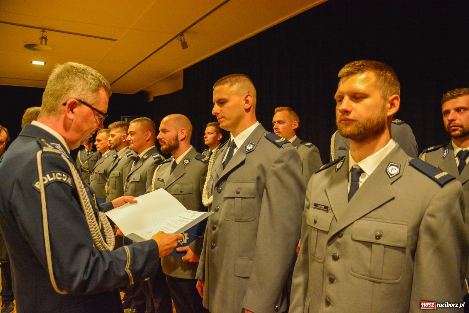 Zdjęcie w galerii na portalu naszraciborz.pl: Szeryf i jego współpracownicy. Raciborska policja świętuje [FOTO i WIDEO] wiadomości z regionu