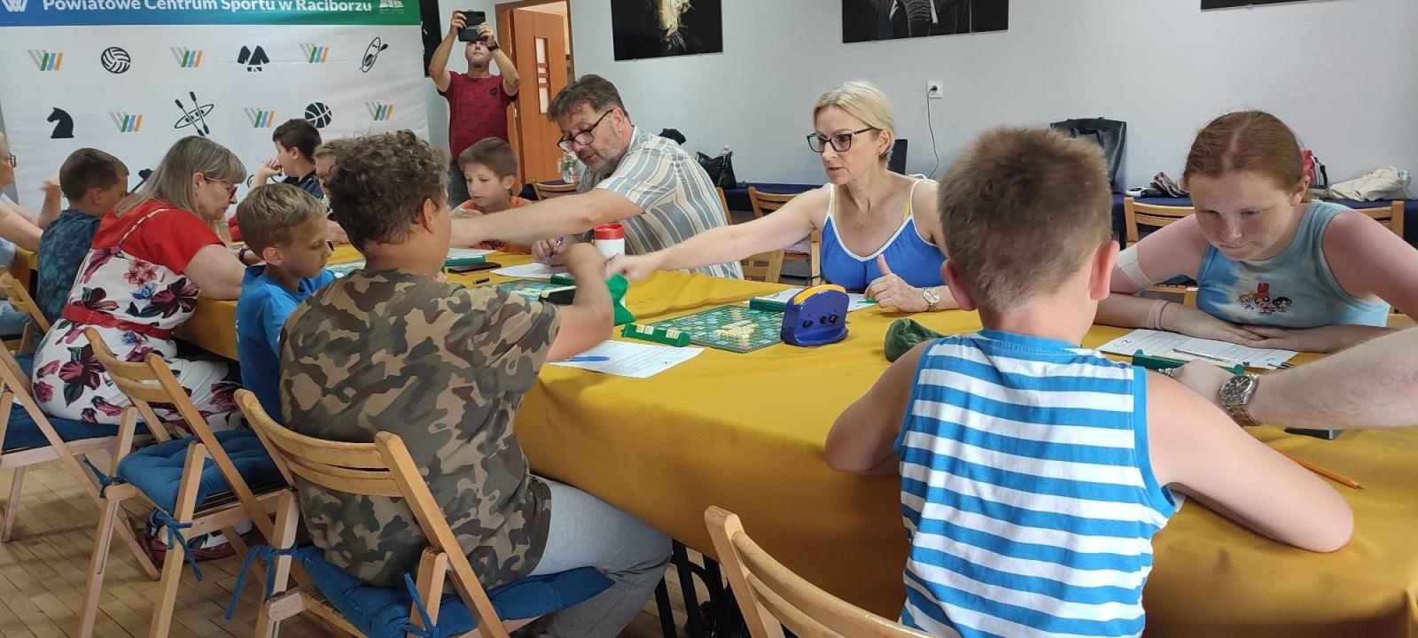 Zdjęcie w galerii na portalu naszraciborz.pl: Wakacyjny turniej Scrabble w PCS wiadomości z regionu