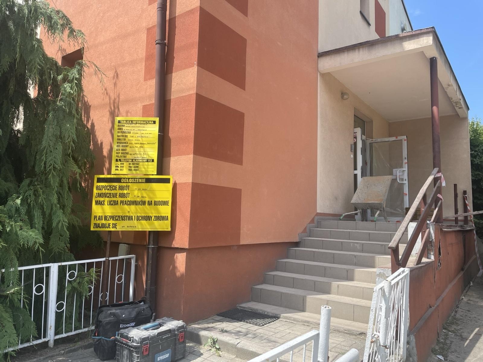 Zdjęcie w galerii na portalu naszraciborz.pl: Ruszyła adaptacja byłej szkoły w Brzeźnicy wiadomości z regionu