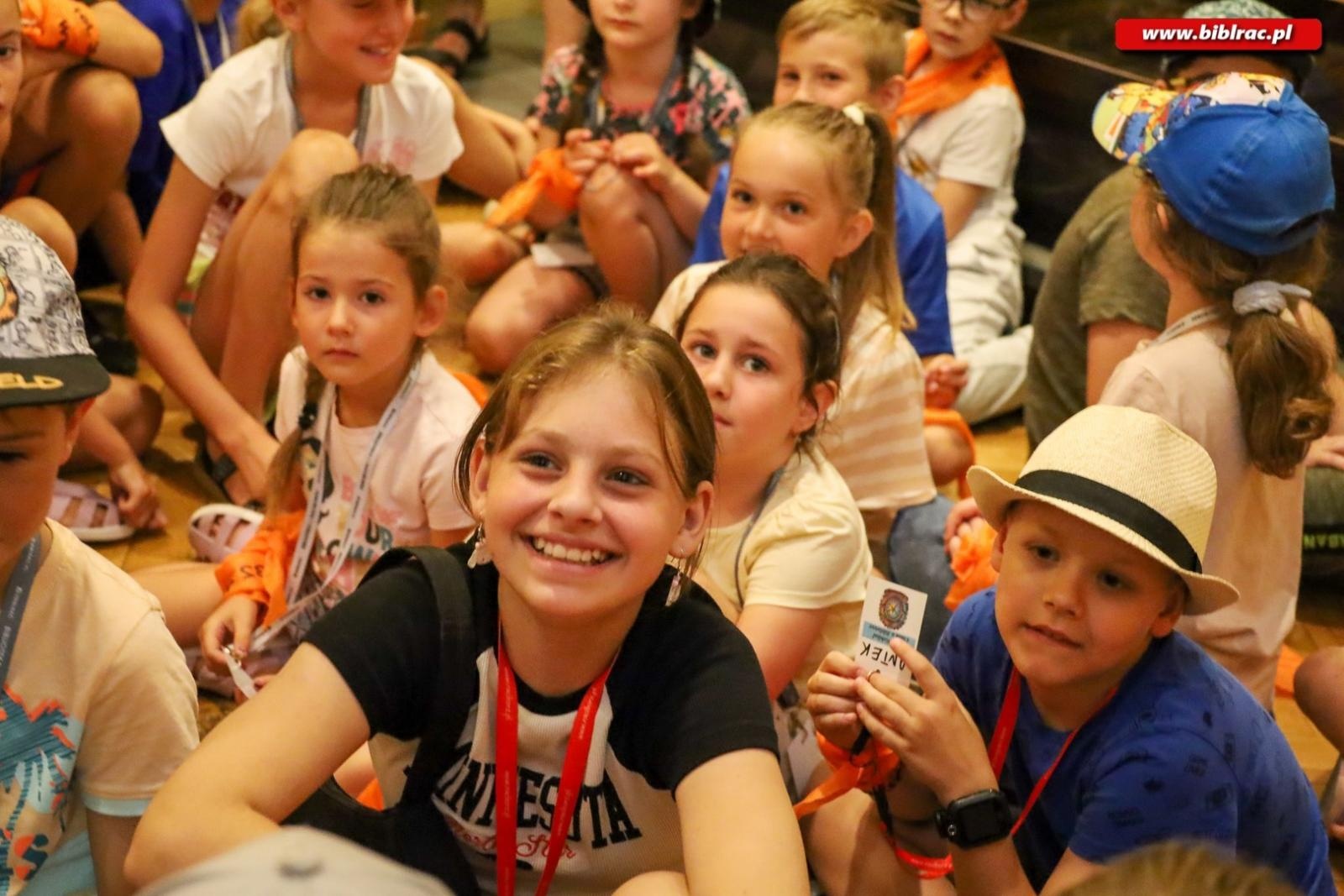 Zdjęcie w galerii na portalu naszraciborz.pl: Letni Wehikuł Biblioteki z wizytą w muzeum i na bezludnej wyspie wiadomości z regionu